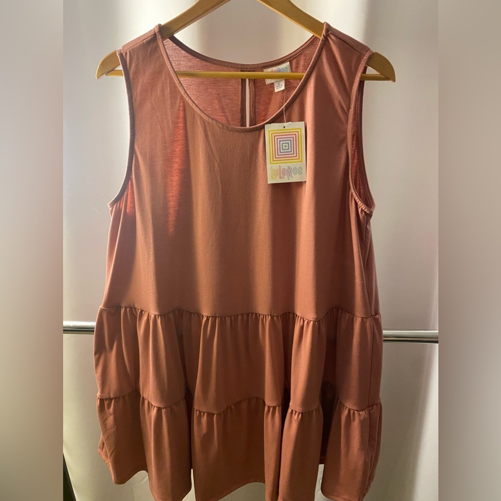 Lularoe size large tiered top with tags. This top fits 1-2x in plus size